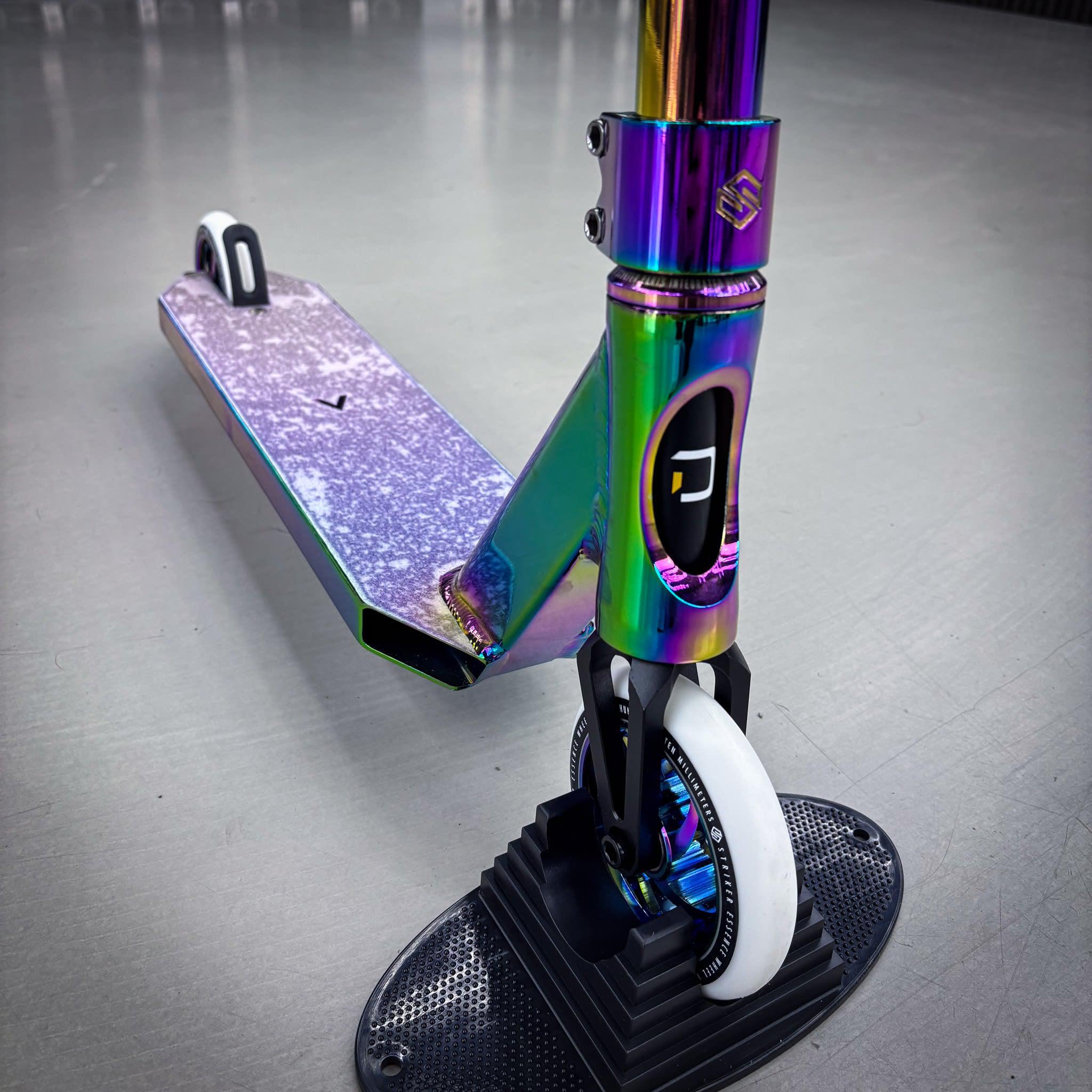 Striker Full Rainbow Custom Build Trick Løbehjul - Rainbow-ScootWorld.dk