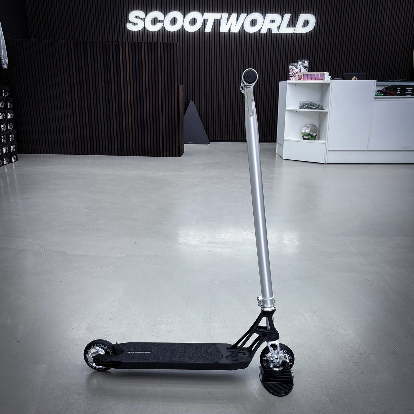 Striker Pande Black/Silver Custom Build - Black/Silver-ScootWorld.dk