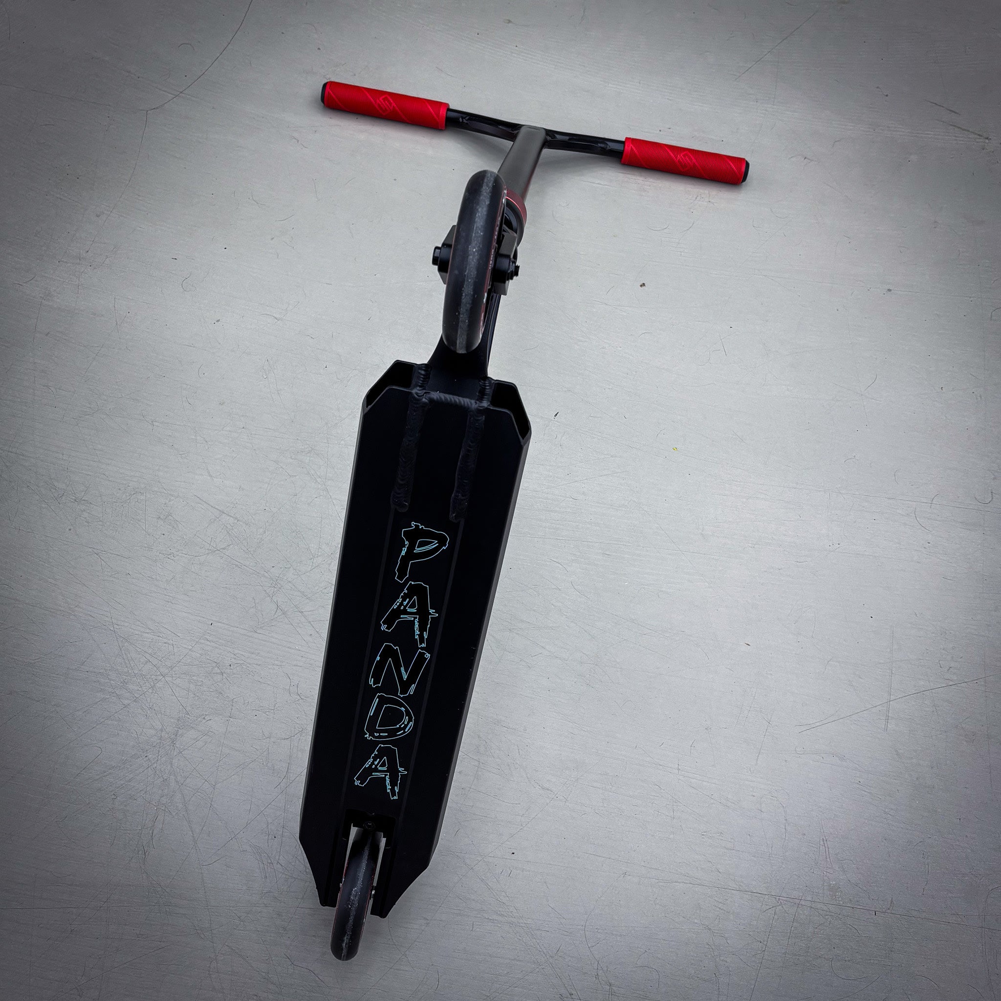 Striker Panda Freestyle Custom Build - Black/Red-ScootWorld.dk