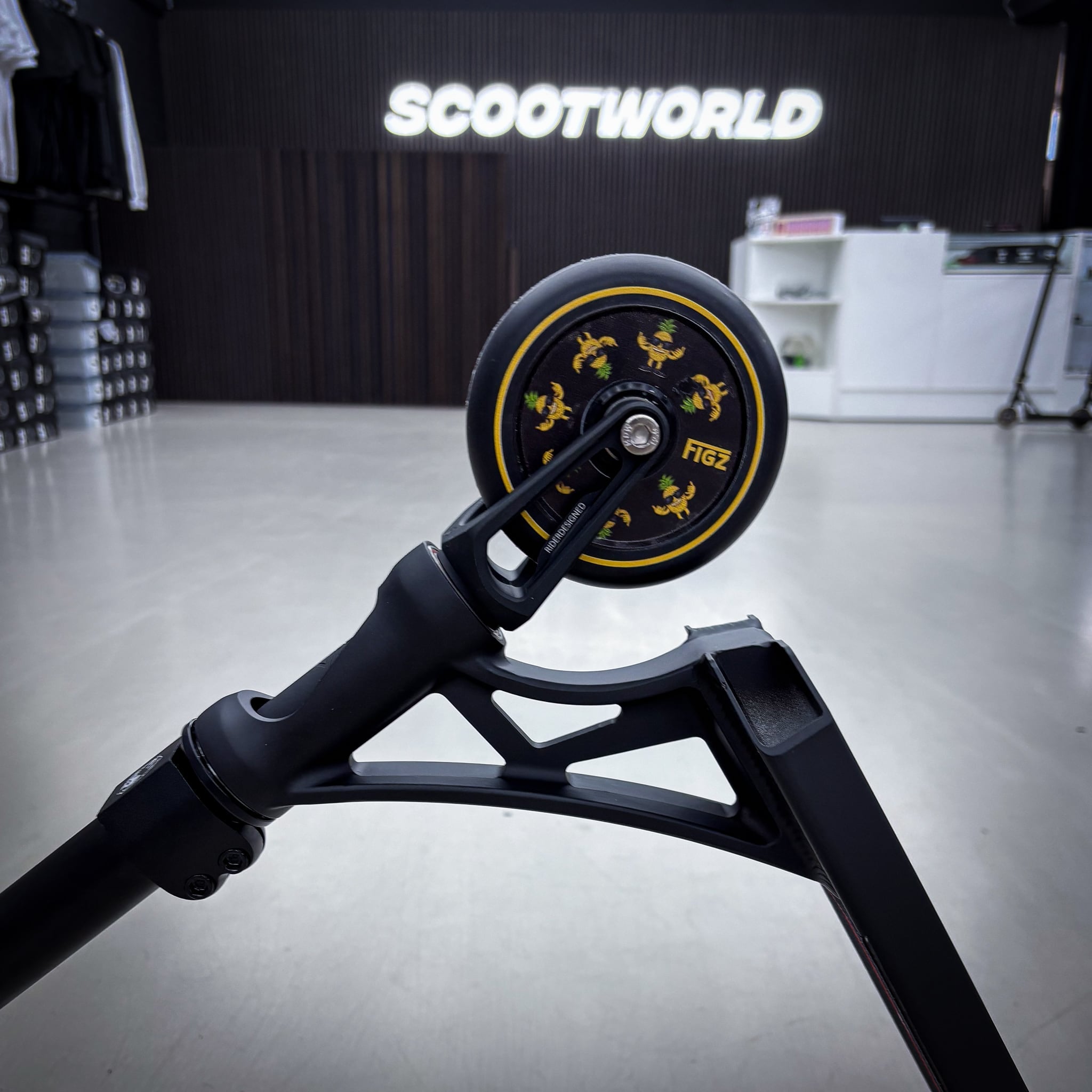 Striker Panda Custom Build - Black/Red-ScootWorld.dk