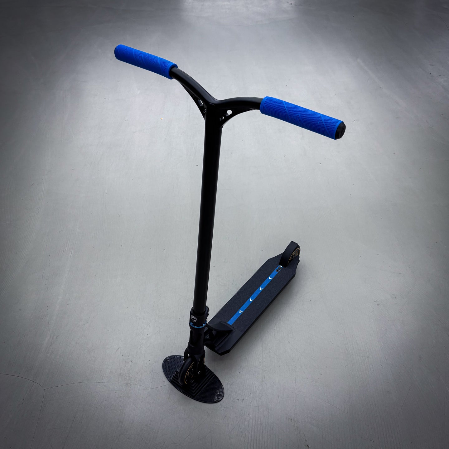 Striker Panda Custom Build - Black/Blue-ScootWorld.dk