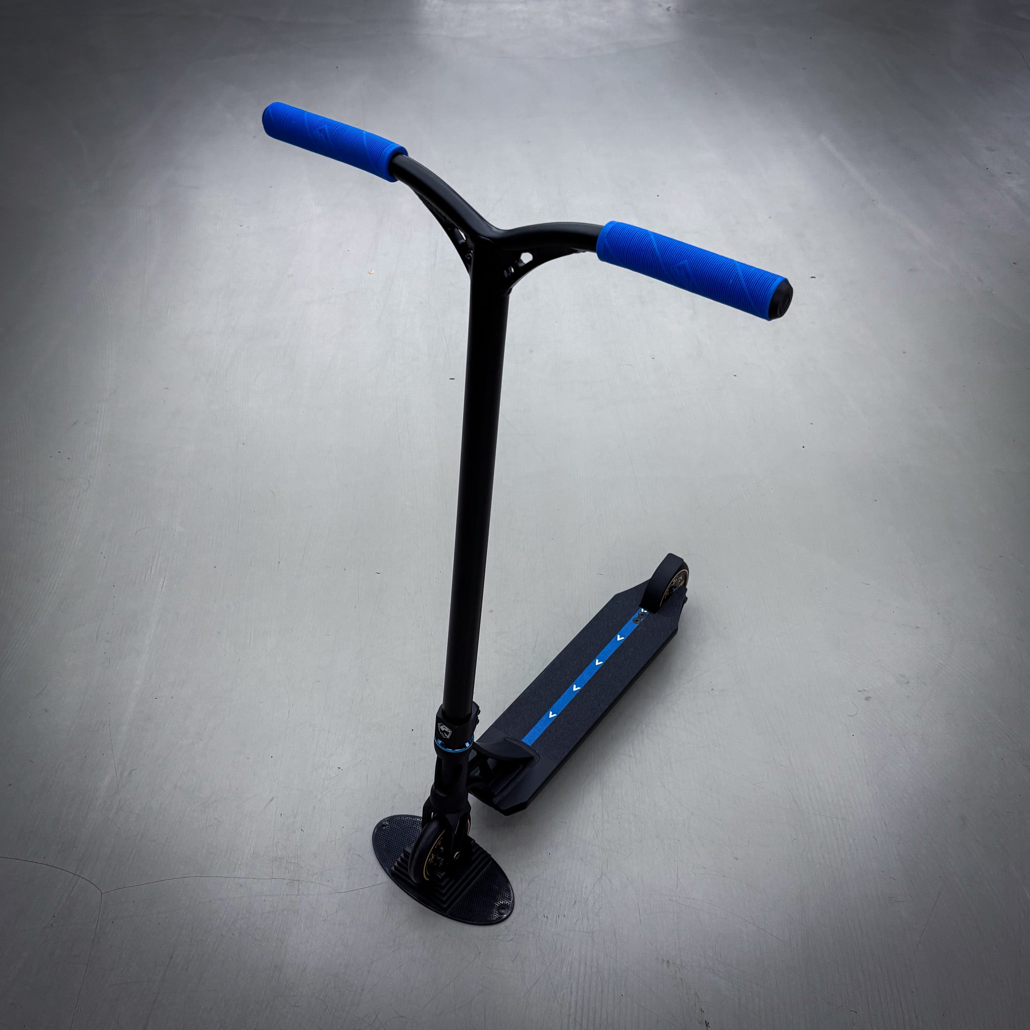 Striker Panda Custom Build - Black/Blue-ScootWorld.dk