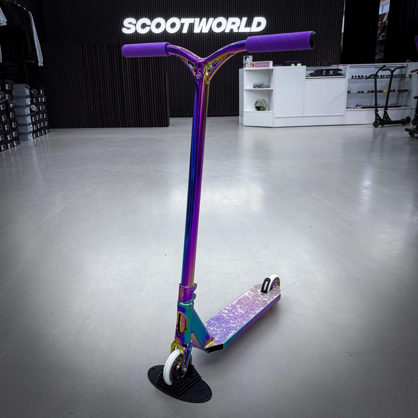 Striker Rainbow Custom Build - Rainbow-ScootWorld.dk