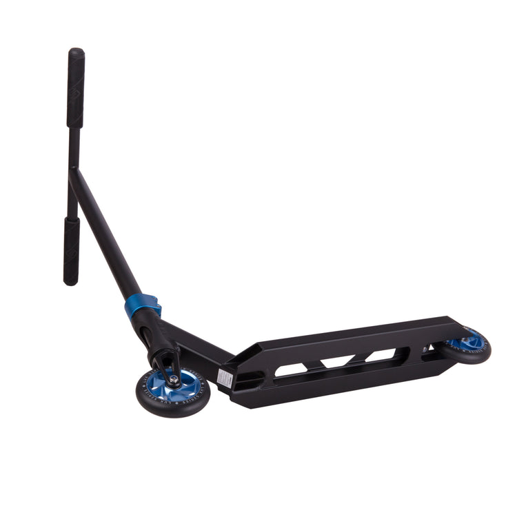 Striker Essential Stuntstep - Black/Blue